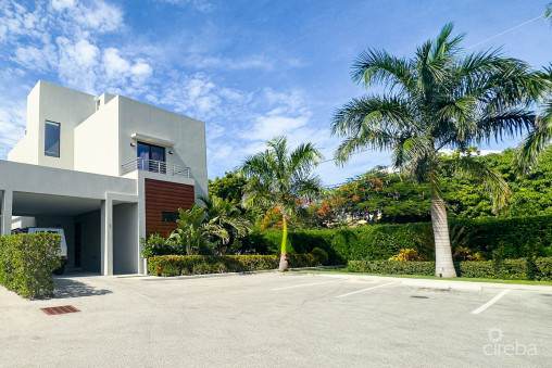 4 Bed Plus Den Townhouse In West Bay