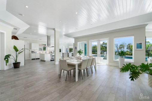 Chiaro Di Luna, A Luxury Ocean Front Estate In Vista Del Mar