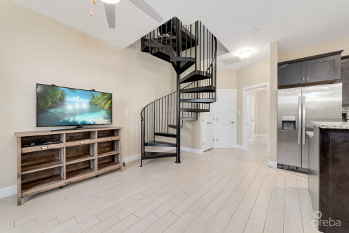 San Sebastian One Bed And Den With Roof Terrace