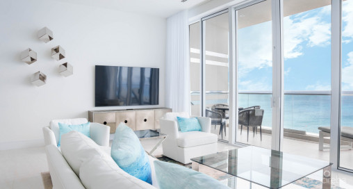 Ocean Front, Corner Unit At Fin Grand Cayman