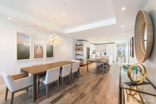 Luxury Beachfront Penthouse 2 Bed/2.5 Bath South Sound