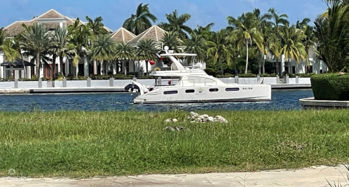 Governors Harbour - Very Wide Lot