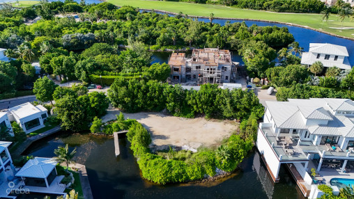 Ritz Carlton Deck House #18  Canal Front Land