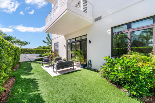 Olea 414 - Private Garden 2-bed Residence