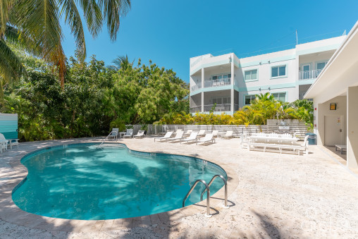 Boggy Sands Club With Two Storage Units