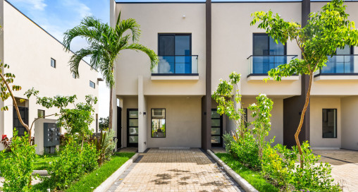 6 Priv, South Sound  Upgraded 2-bed/2.5-bath Pool View End Unit