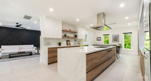 Luxury Residence In Tranquil Yacht Club Location