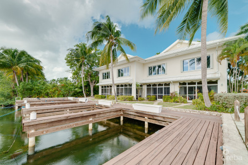 The Moorings, Stunning Canal Front Townhome, 3 Bed 3.5 Bathroom With Gorgeous Views Of The Canal