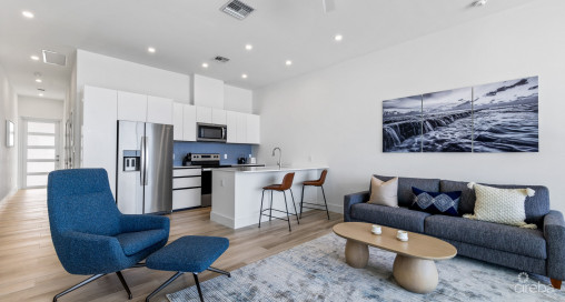 28 Sunset Point  Well Appointed Seafront Unit  1-bed/ 1.5 Bath