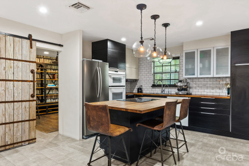 Caribbean Courts 3c, South Sound Condo