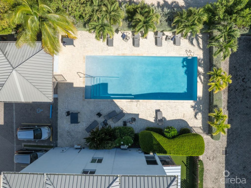 South Bay Estates - 4 Bed Townhome With Exceptional Floor Plan