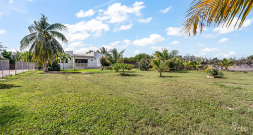 Development Opportunity Detached Home On 1 Acre In Spotts