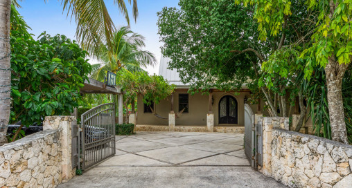 Savannah 3 Bed/3.5 Bath Charming Cottage Home With Income Producing Unit