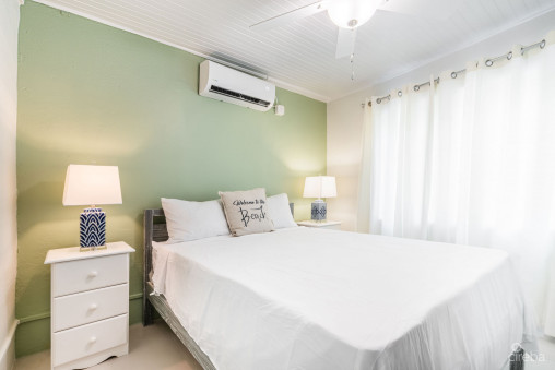 Charming Oceanview Cottage Across From The Sea On Expansive 0.89 Acre Lot