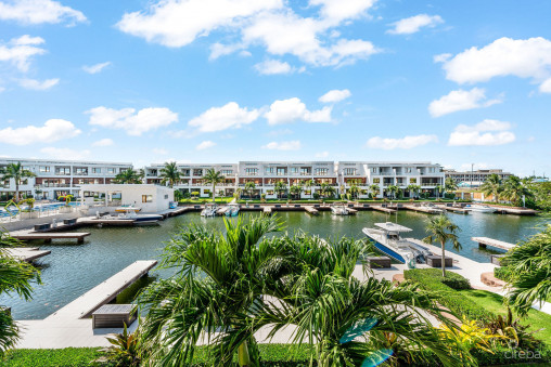 Arvia 3-bedroom Canal Front Unit With Dock