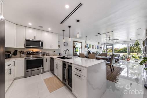 #6 Lakeshore Villas / 2 Bed Plus Den / 3 Bath