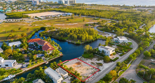 North Creek At The Yacht Club  Fenced, Gated And With New Dock