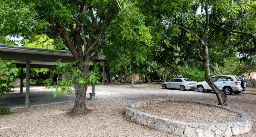 4 Bedroom Home With 2 Cottages