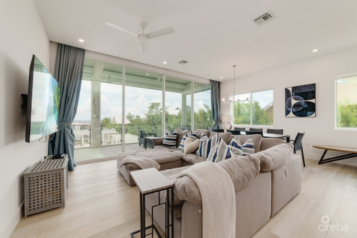 Sunset Point - Beautifully Upgraded 3 Bed With Panoramic Ocean Views