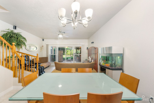 Spacious 3 Bed + Den Townhome At L'ambience