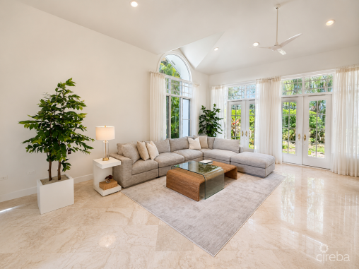 Rare King's Court Villa In Britannia  Seven Mile Beach Corridor