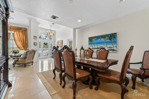 Savannah Newlands Family Home With Pool, Outside Bar & Income-generating Guest Suite