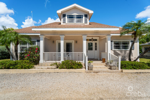 Charming Savannah Home With Picture Perfect Street Appeal!